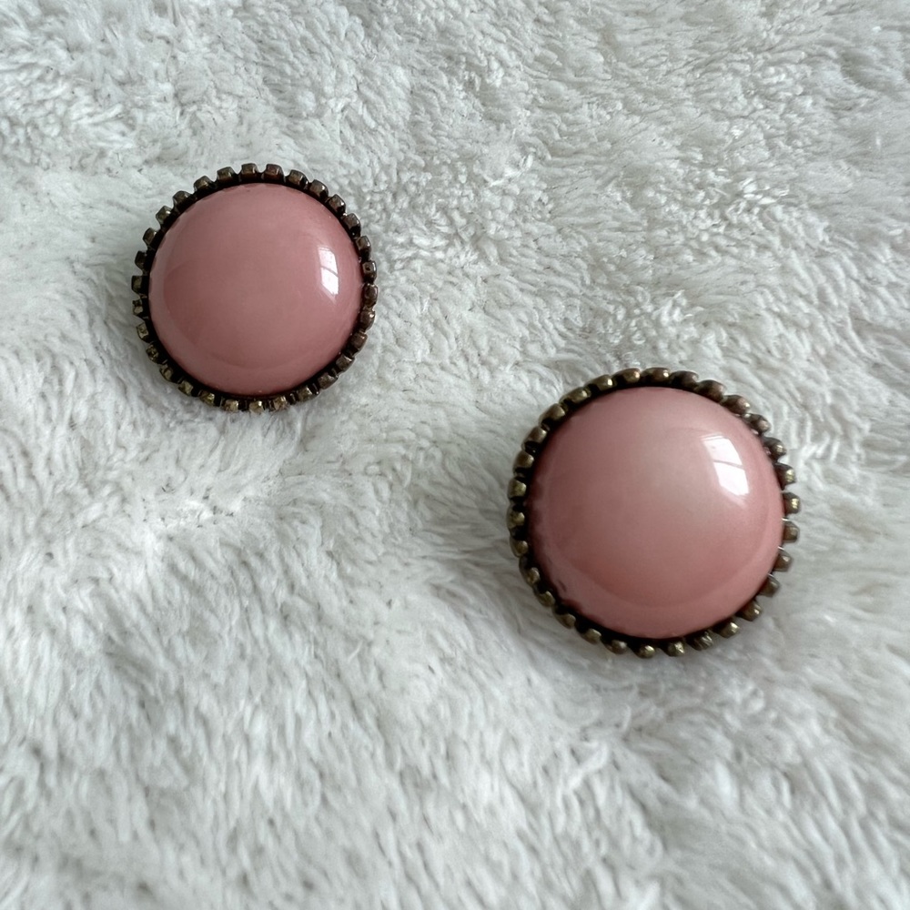 🌿 5/$15 NWT vintage style dust pink stud earrings